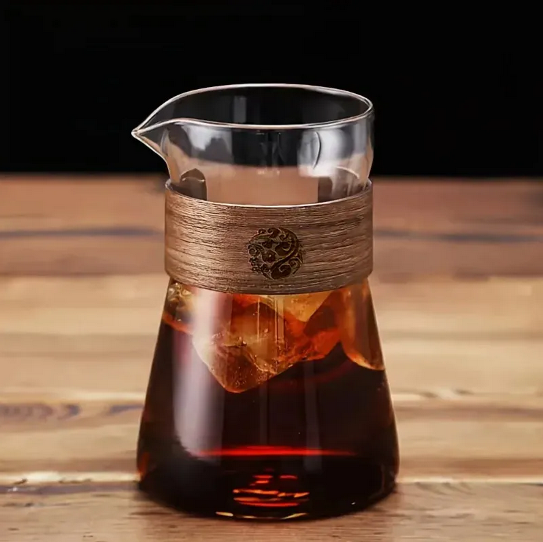 Jarra de vidrio BRISCA con café filtrado
